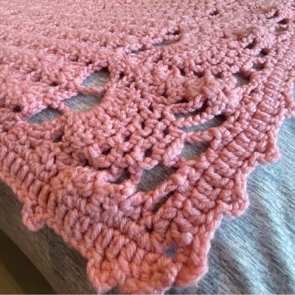 Vintage Hand Crafted Pink/Rose Shell Stitch Crocheted Throw Afghan Lap Blanket - Picture 2 of 7